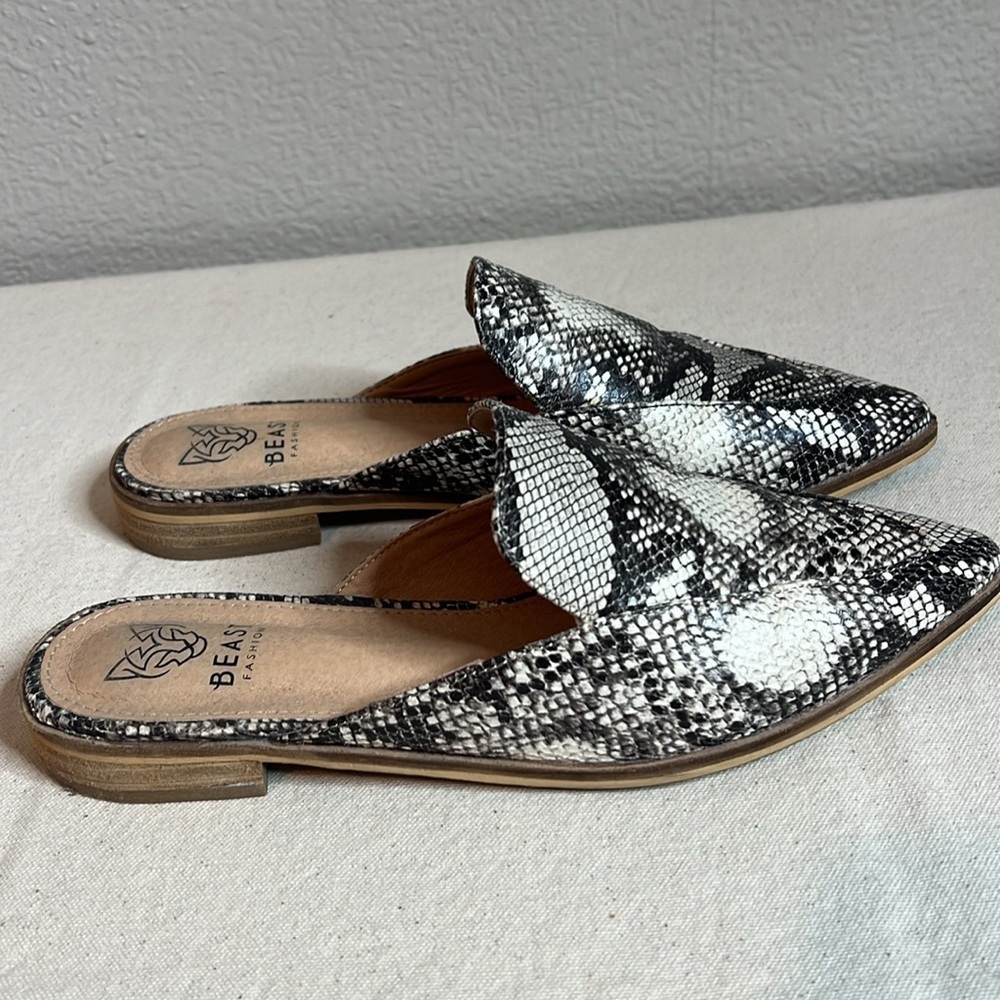 Beast Fashion Snakeskin Pointed Toe Mule Slides - Size 7 - Picture 3 of 10